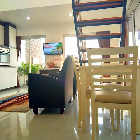 Family Residence Pattaya Bagian luar foto