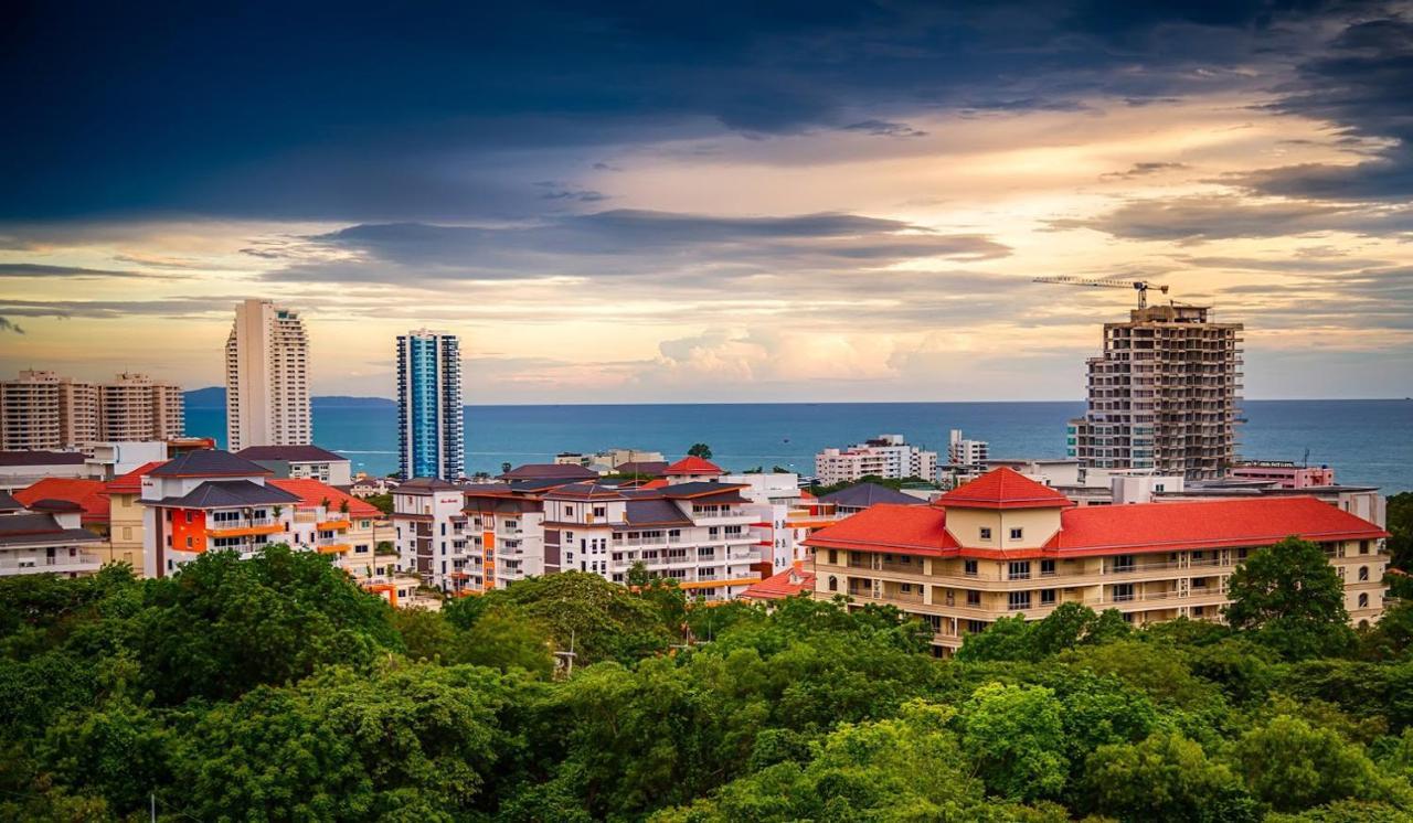 Family Residence Pattaya Bagian luar foto
