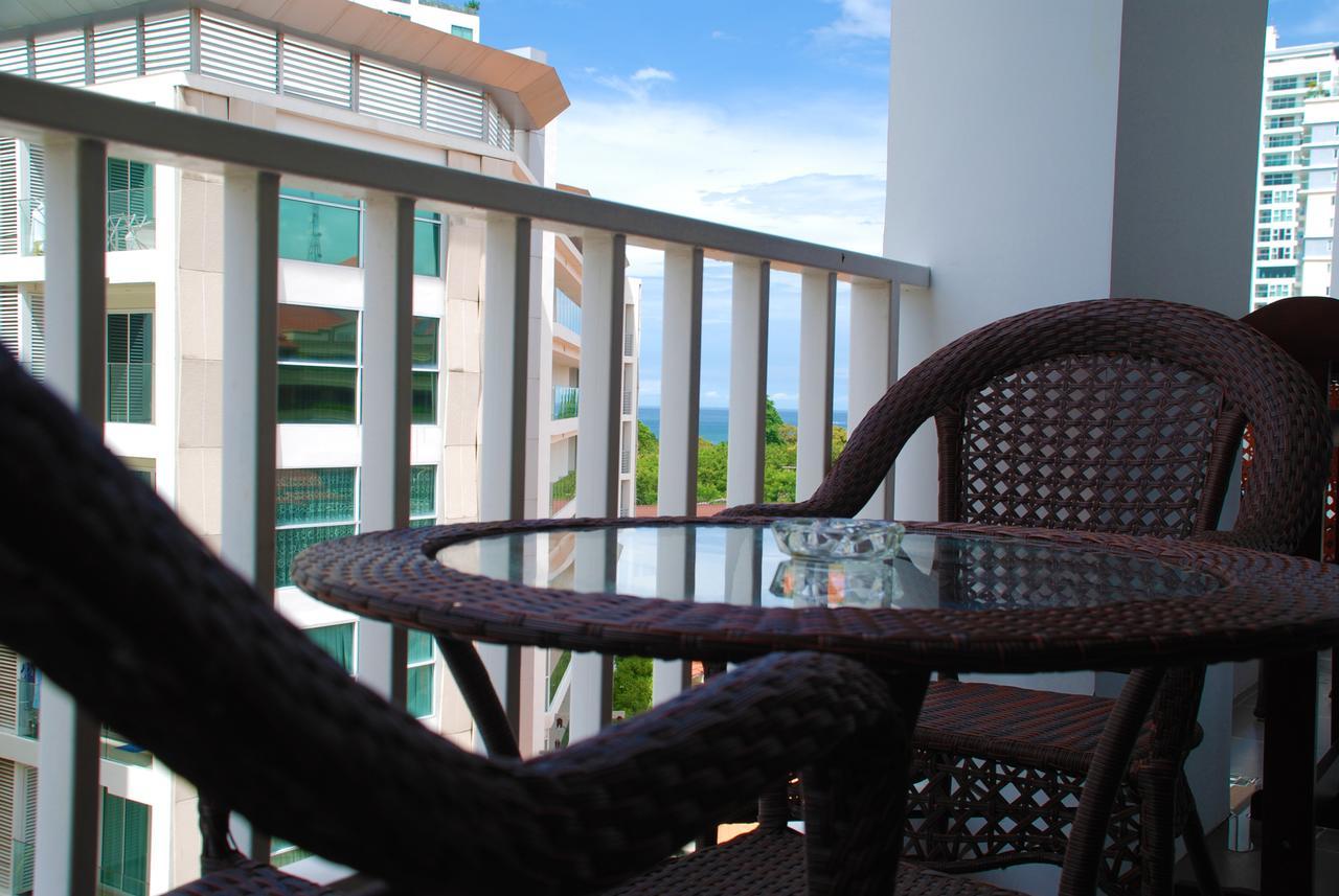 Family Residence Pattaya Bagian luar foto