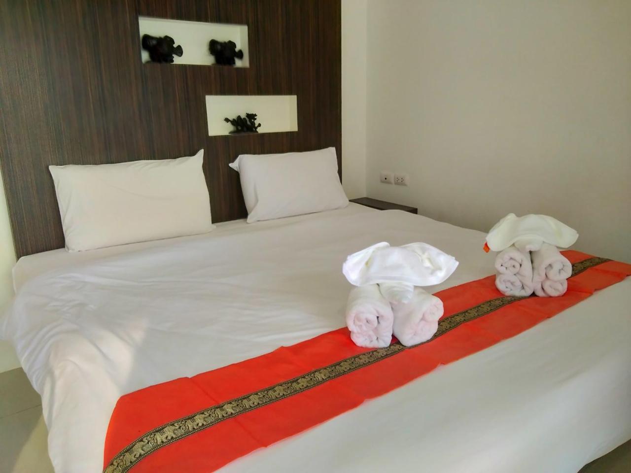 Family Residence Pattaya Bagian luar foto